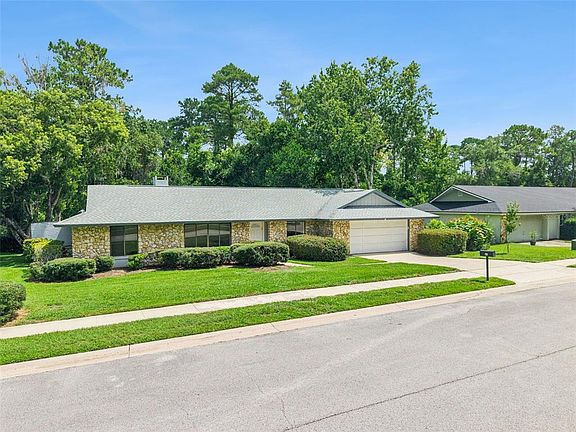 2nd image of 211 HICKORY DRIVE