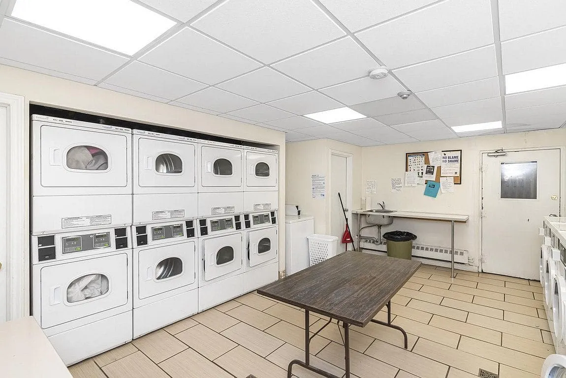 Evelyn Court Apartments — Photo 1
