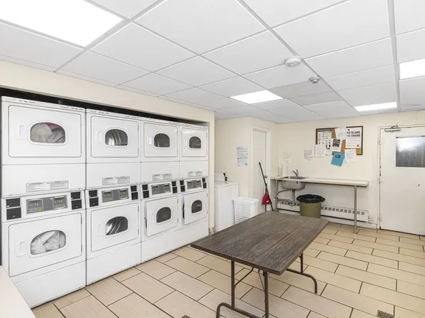 Evelyn Court Apartments