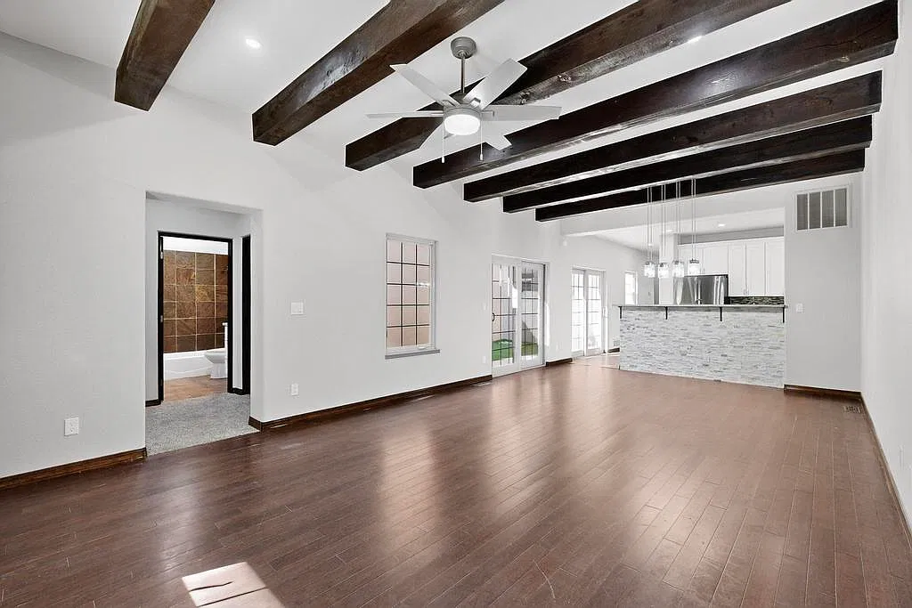 3 bed, 1904 sqft, $3,195 — Photo 3