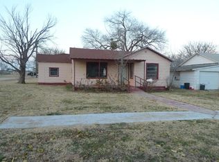 1150 W Lynn St, Slaton, TX 79364