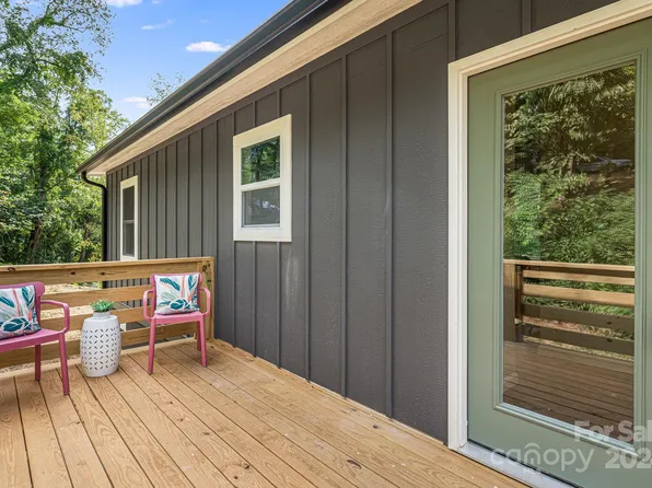 7 Laban Ln, Asheville, NC 28805
