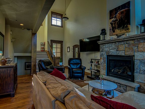 3rd image of 303 Northwoods Pl