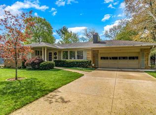 2122 Laurel Ln, Midland, MI 48642