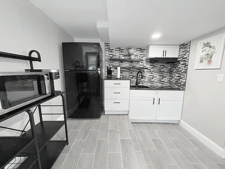 1 S Rosedale St #B — Photo 3