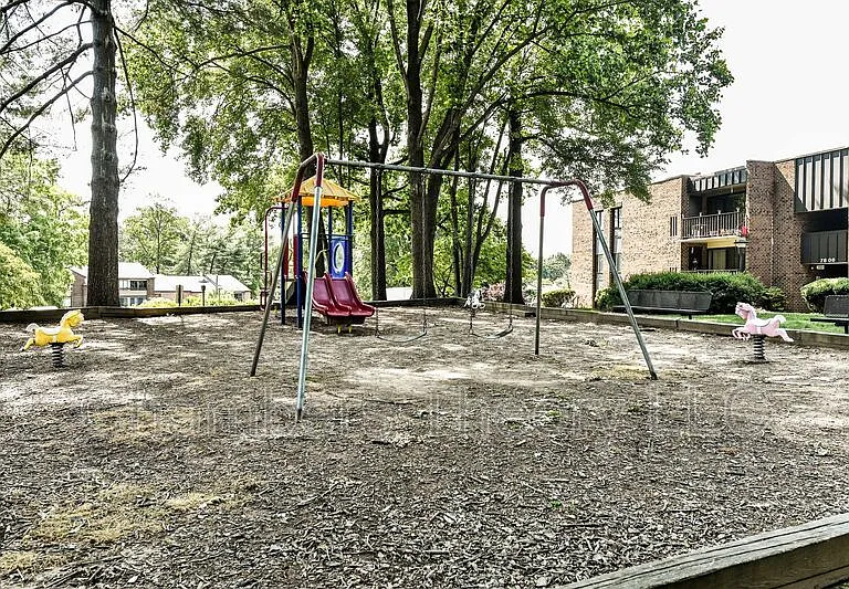 7802 Dassett Ct #T2 — Photo 26