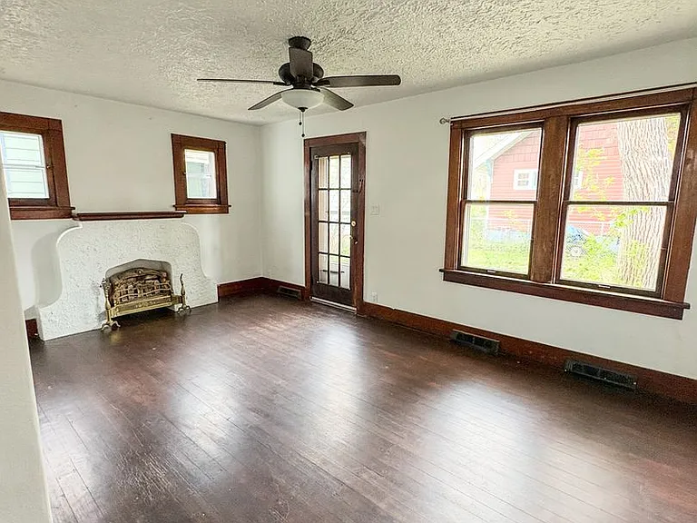 205 1/2 Terry Ave — Photo 19
