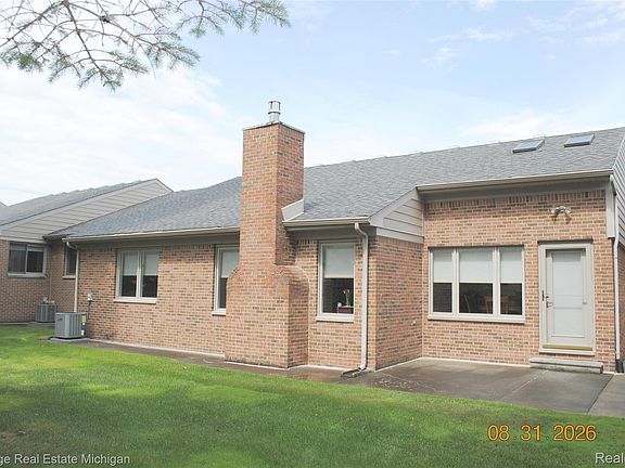5th image of 380 Walnut Dr