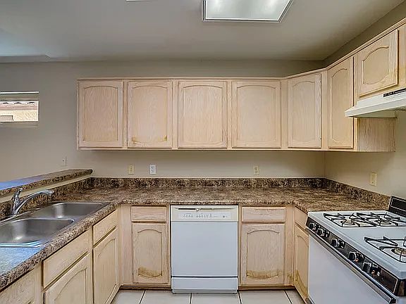 5th image of 4512 E Grove Ave