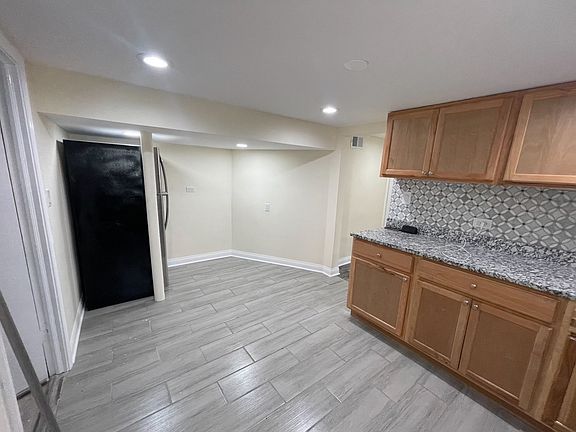 2nd image of 5739 N Francisco Ave #Basement