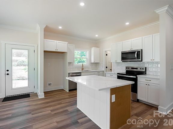 3rd image of 7426 Hambright Rd