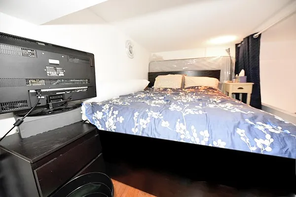 Rented by Buchbinder & Warren | media 17