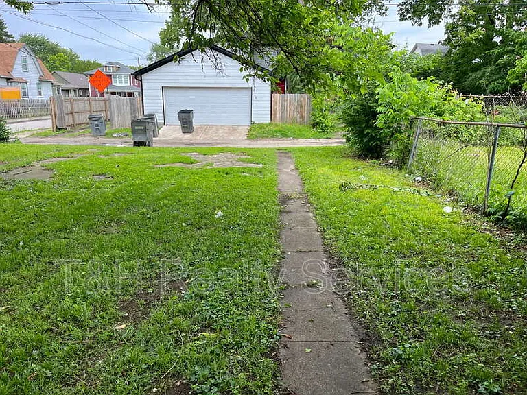 560 Udell St — Photo 16