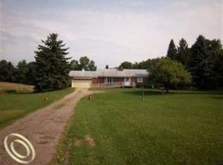 2066 W Davison Lake Rd, Oxford, MI 48371