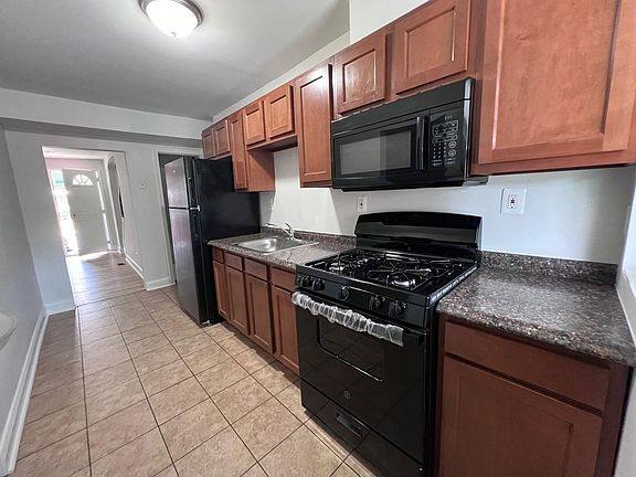 3rd image of 905 Kevin Rd