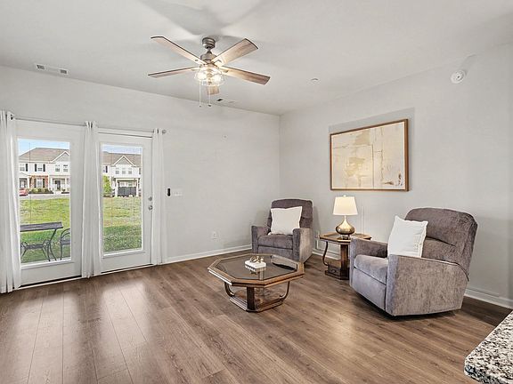 4th image of 127 Grayson Cir