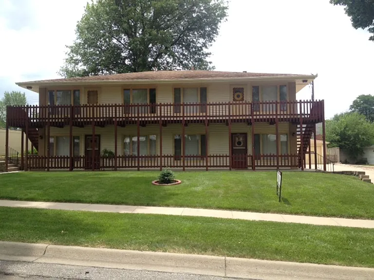 121-127 S Wedgewood Dr — Photo 1
