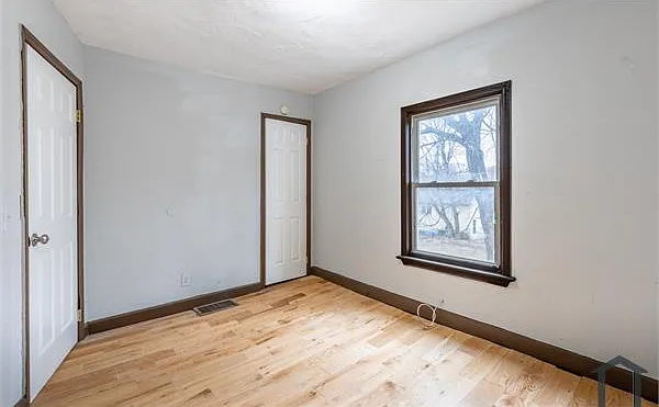 327 Saxton St #327 — Photo 17