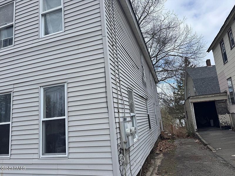 2nd image of 25 Steele Avenue
