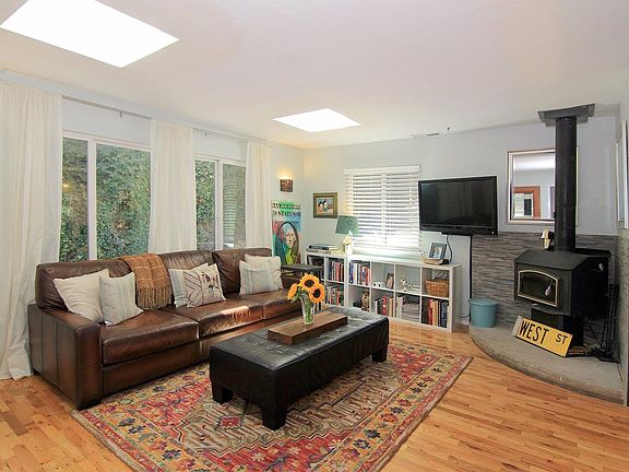 3rd image of 295 Park Dr