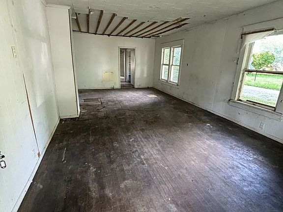 3rd image of 2625 Elgin Ave