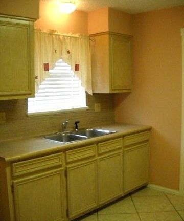 5th image of 2090 Johnson St