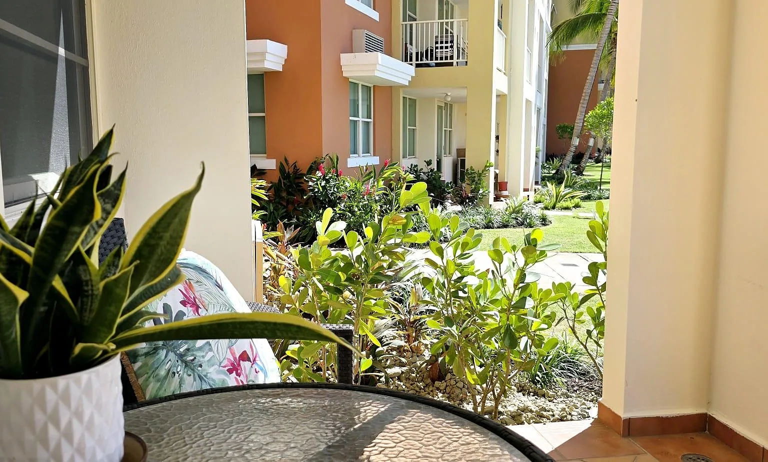 2 bed, 2.0 bath, 1200 sqft, $2,500 — Photo 2