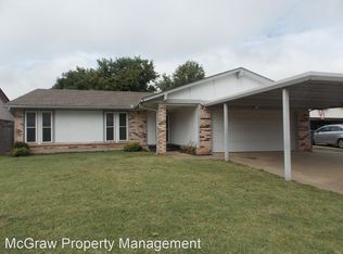 820 Lancaster Dr, Yukon, OK 73099