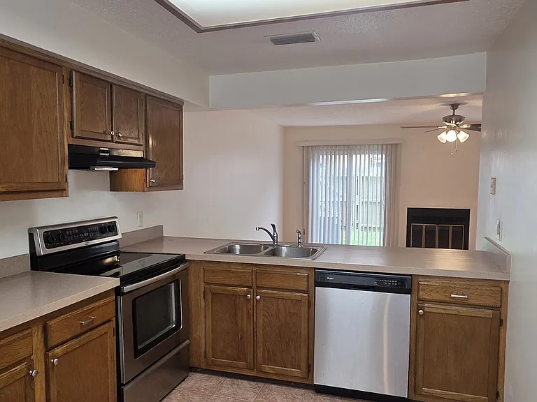 1422 Northface Ct — Photo 3