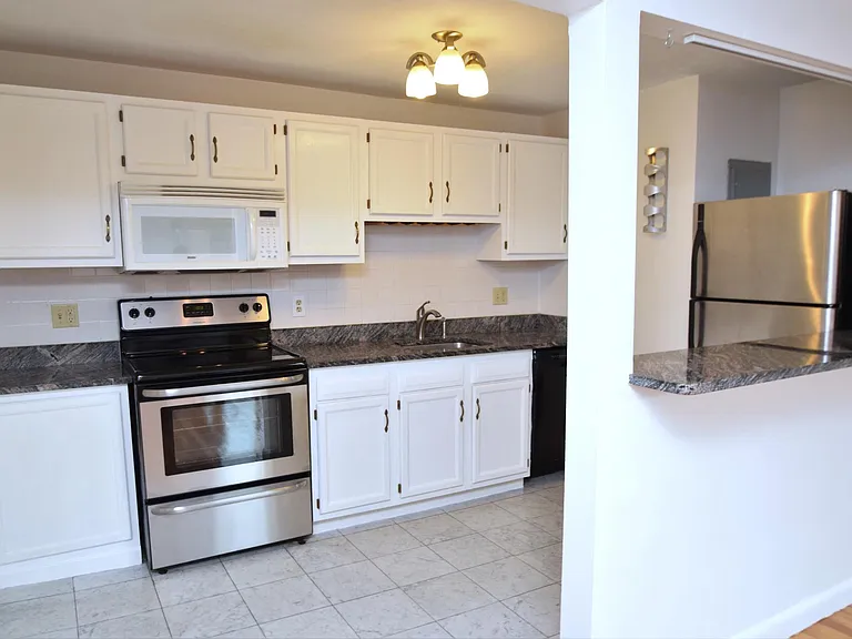 135 Inman St #12 — Photo 1