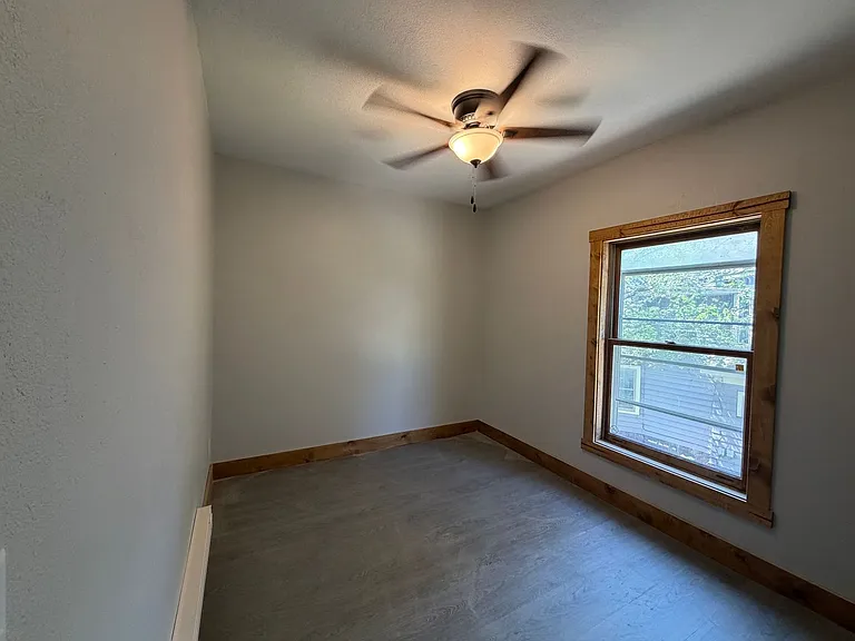 317 Earl St — Photo 12
