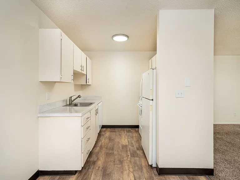 Wetherburne Square Townhomes — Photo 22