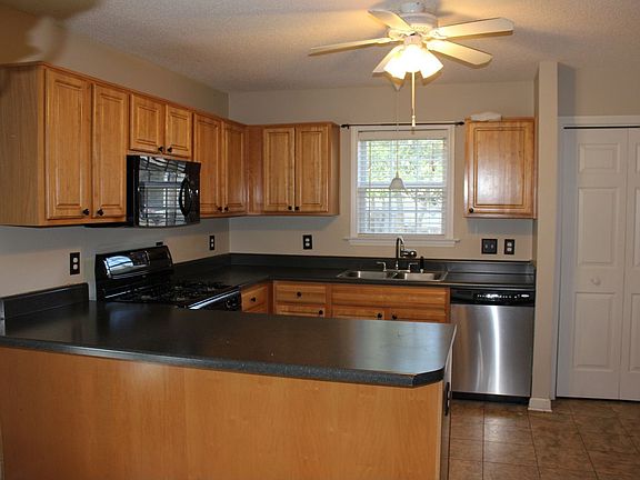 large kitchen w/great countertops space
