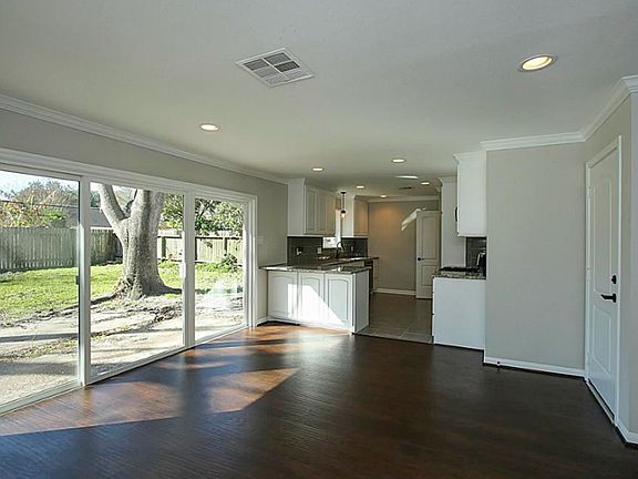 3rd image of 9511 Highmeadow Dr
