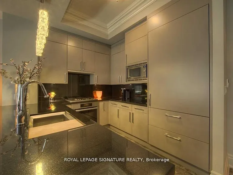 55 Scollard St #502 — Photo 3