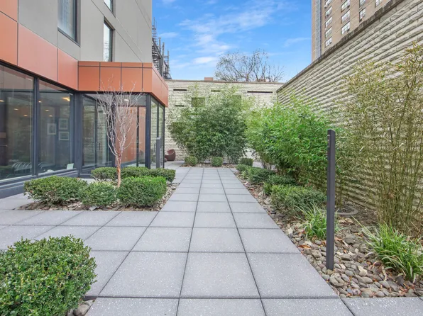 215 Avenue B image 13 of 18