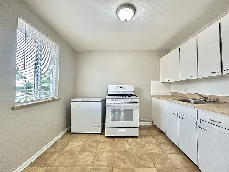 3825 S King Street — Photo 13
