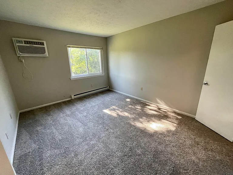 Anderson Square Apartments — Photo 10