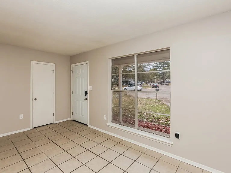 971136_018_living_room_13463135.jpg