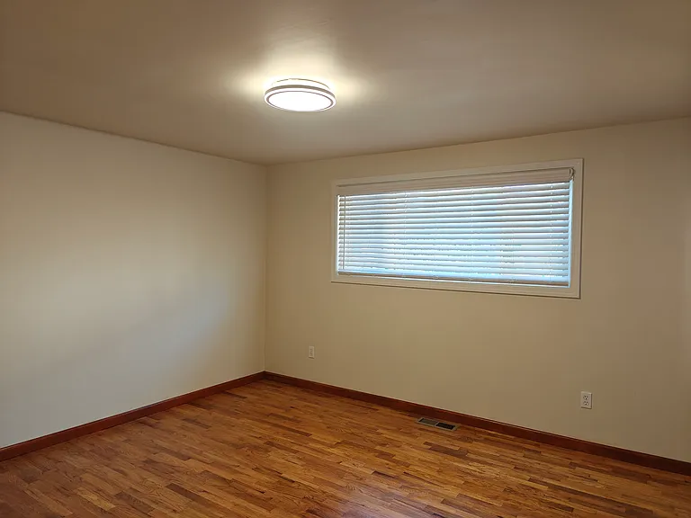 2320 S Eddy St — Photo 16