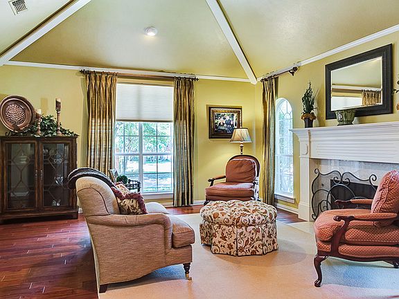 2nd image of 806 Timbercrest Ct
