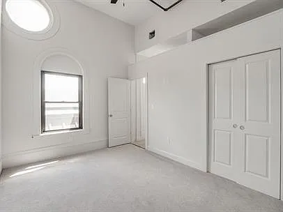 105 William St — Photo 8