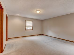 2727 Deerpath Park Dr, Decatur, IL 62521