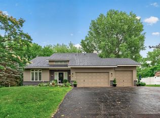 10261 Phaeton Dr, Eden Prairie, MN 55347