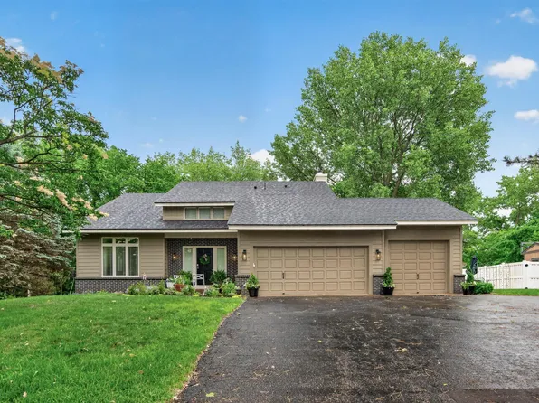 10261 Phaeton Dr, Eden Prairie, MN 55347