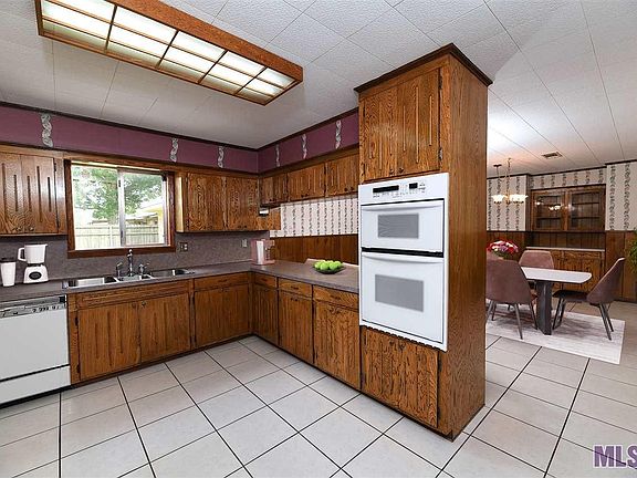 5th image of 215 W Manfred St