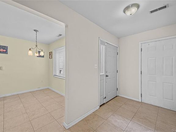 3rd image of 413 Heritage Ln