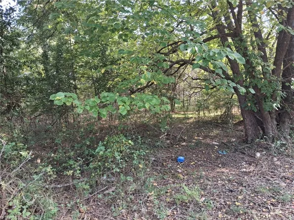200 N Oakland Ave, Eden, NC 27288