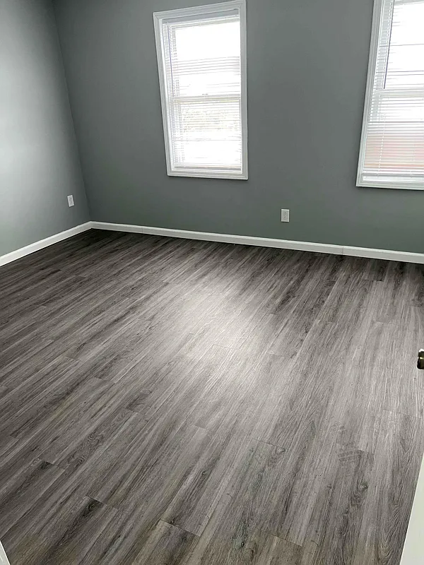 5 bed, 2300 sqft, $550 — Photo 2