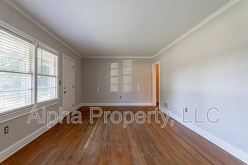 3 bed, 1.5 bath, 1463 sqft, $1,650 — Photo 2